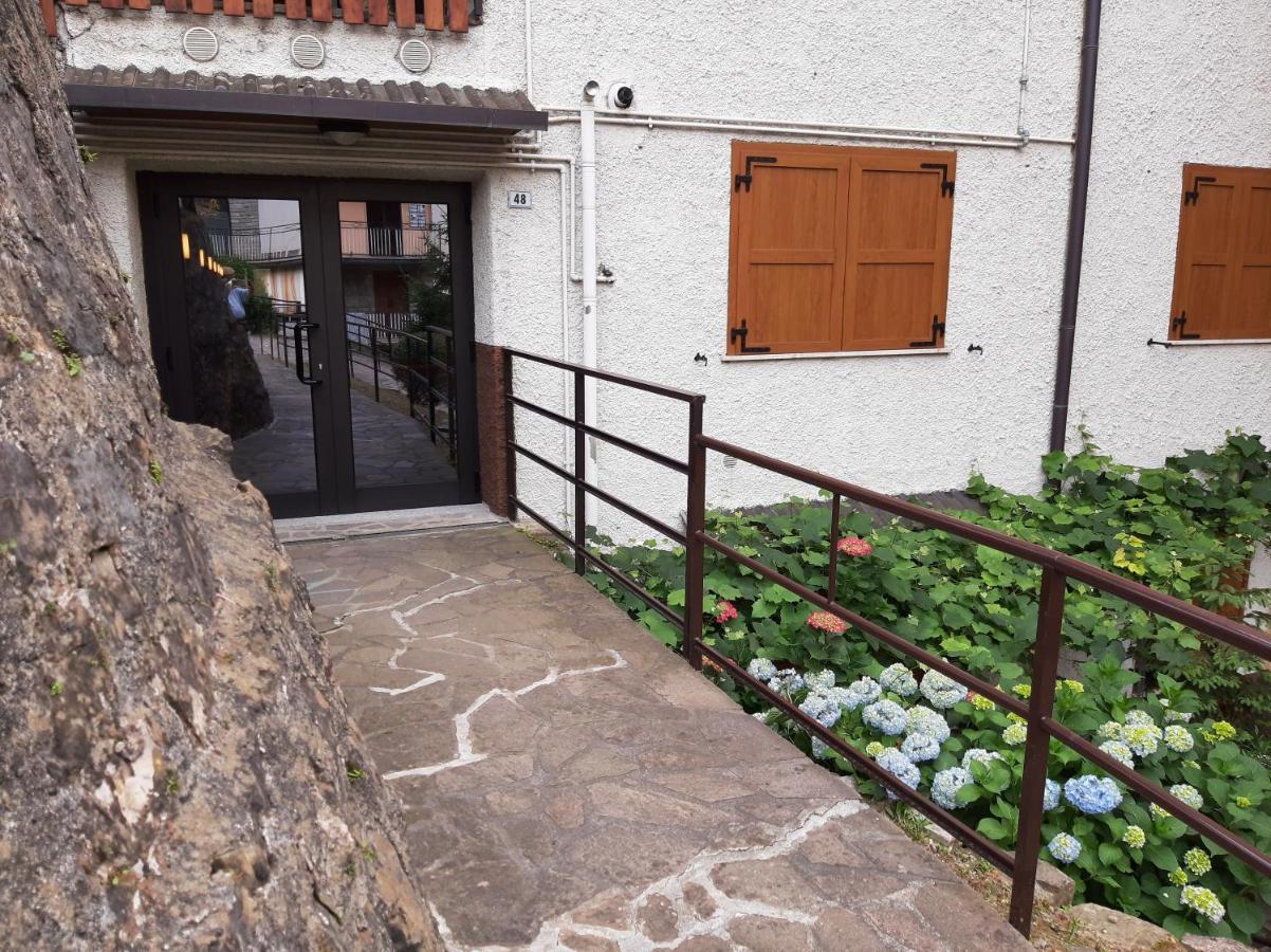 Bilocale a Piazza Brembana Apartment Exterior foto